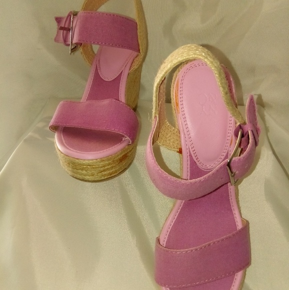 Lavender strappy wedge sandals - Picture 5 of 6